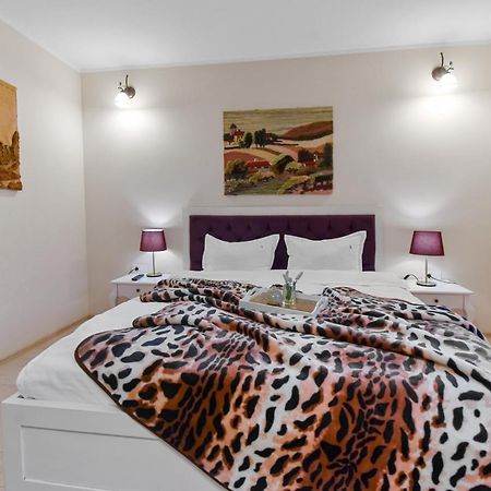 Bella Studio Brasov Luaran gambar