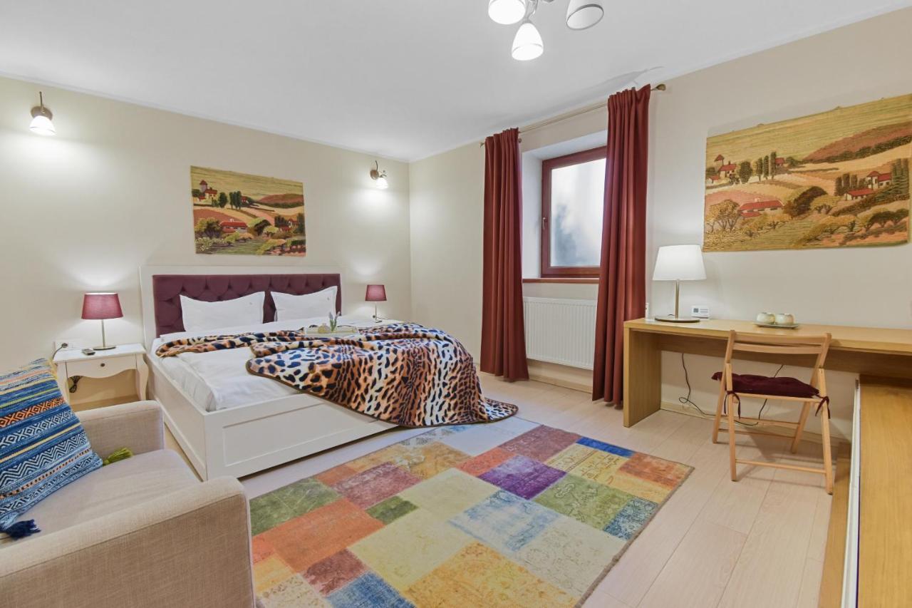 Bella Studio Brasov Luaran gambar