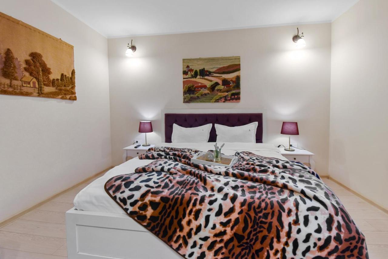 Bella Studio Brasov Luaran gambar