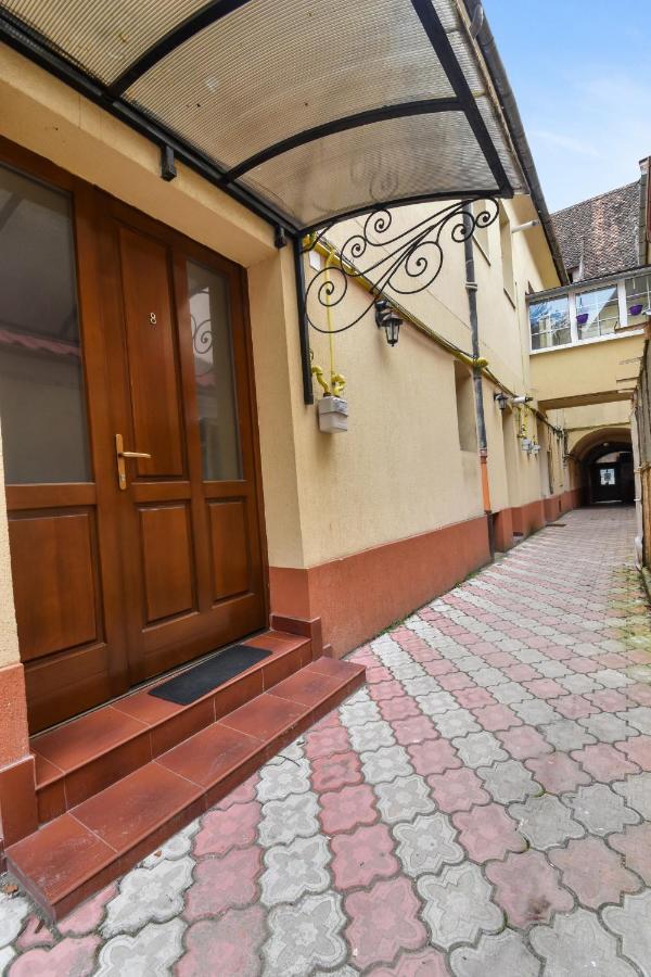 Bella Studio Brasov Luaran gambar
